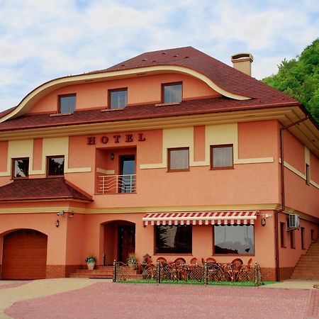 Magnat Hotel Muncaci Exterior foto
